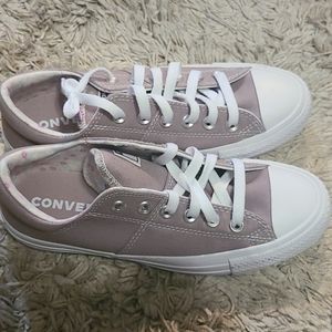Converse shoes size 7.5